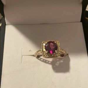 Elegant 10 K Gold Garnet Red Stone Ring